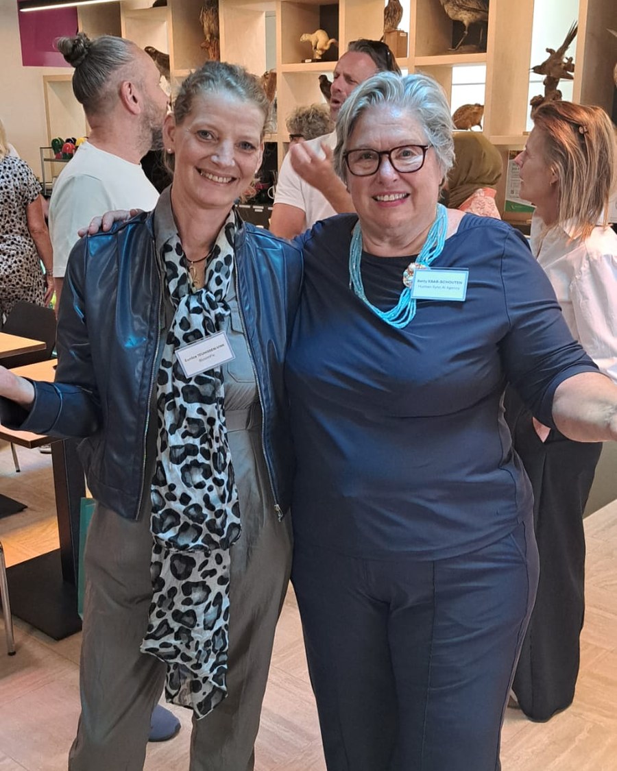 Eunice (Bloomfix Agency) en Betty Schouten (Human Sync AI Agency)